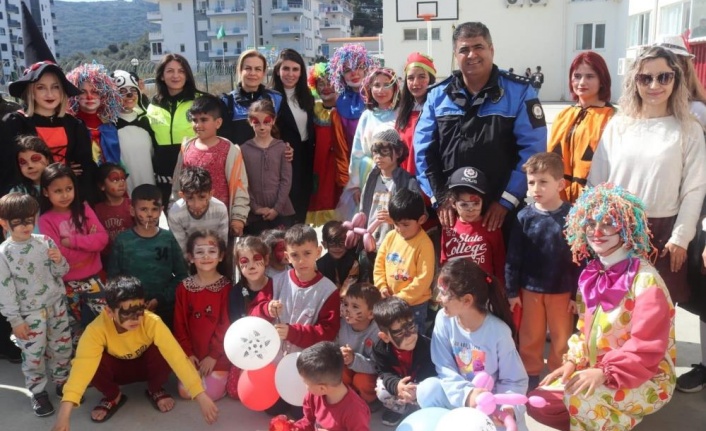 Gazipaşa'da depremzede çocuklara palyaço gösterisi