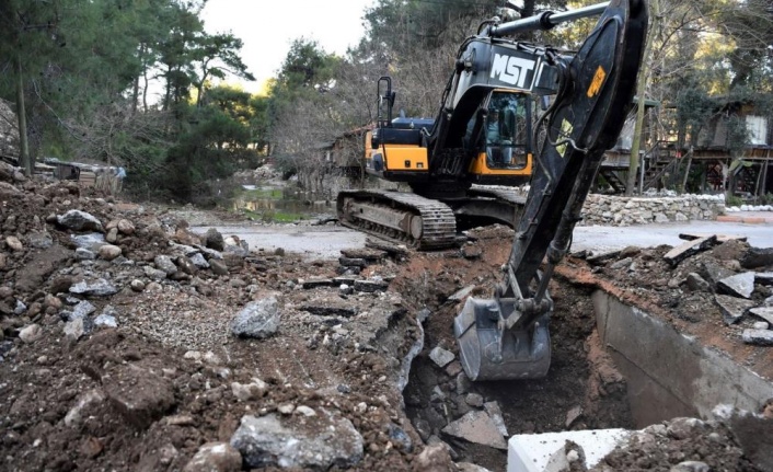 Konyaaltı'nda sel sularının yıktığı köprüler onarıldı