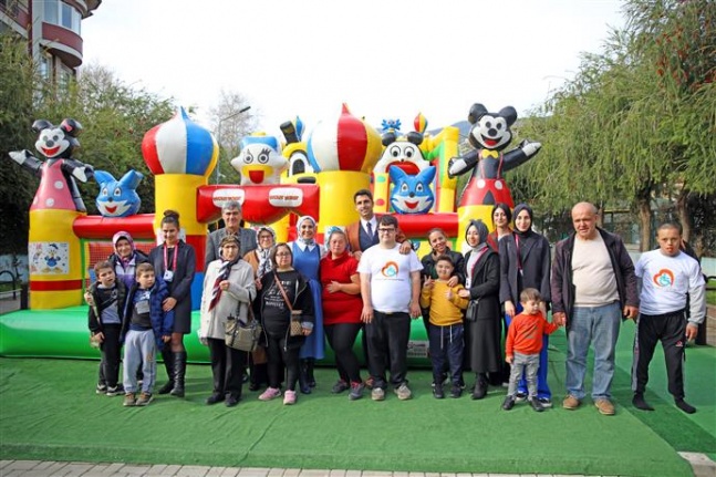 Alanya Belediyesi down sendromluları Balon Park’ta buluşturdu