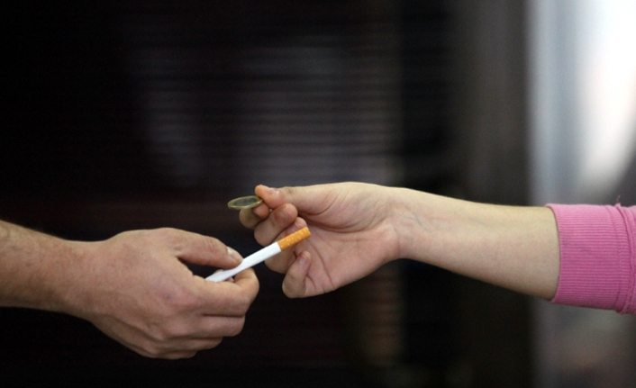 Alanya’da küçük yaşta çocuklara sigara satan iki market uyarıldı
