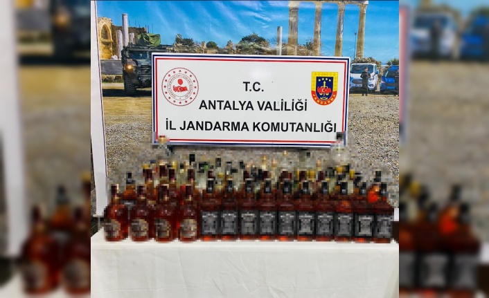 Antalya’da bin 669 şahıs sorgulandı, 30 litre sahte alkol ele geçirildi