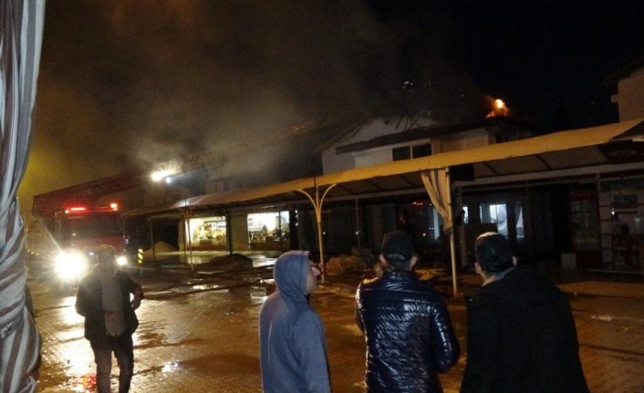 Turizm bölgesinde korkutan işyeri yangını