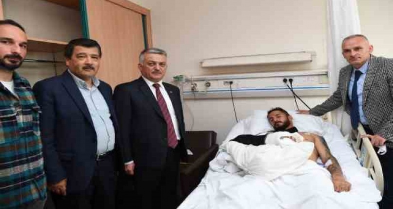 Vali Yazıcı'dan kazada yaralanan Kestelsporlu futbolcuya geçmiş olsun ziyareti