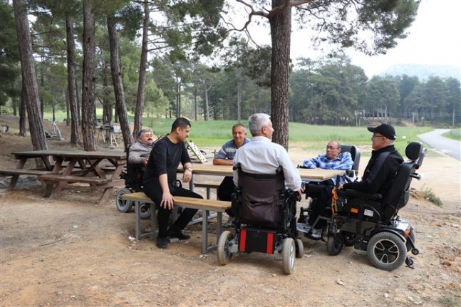 Alanya Belediyesi’nden engellilere özel piknik masası