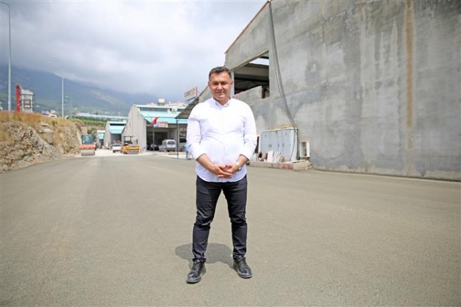Alanya Belediyesi Mahmutlar Sanayisi'ne SSB uygulamasıyla beton yol yaptı
