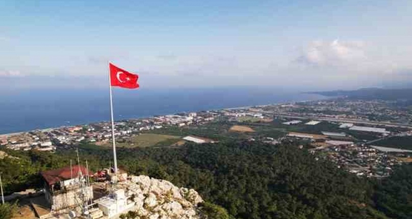 Çalış Tepesi'ne Türk bayrağı asıldı