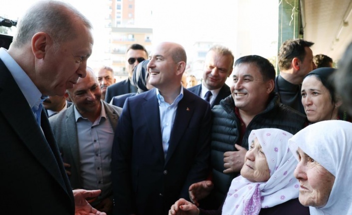Cumhurbaşkanı Erdoğan’ı evinde ağırlayan Zülfiye nine TOGG’a binince gözyaşlarını tutamadı