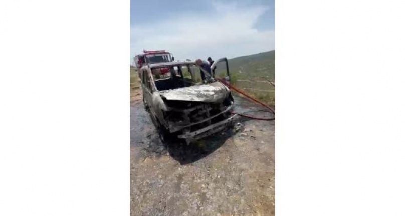 Dağ başında ilginç kazada yanan araç küle döndü