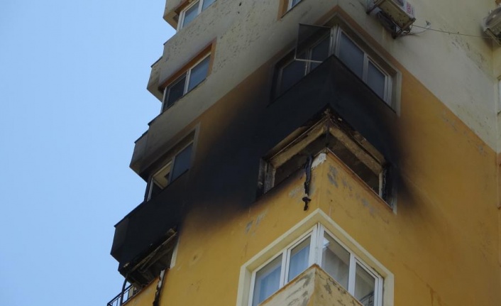 Hastaneye giden çiftin evi alev alev yandı, bir vatandaş yangının sebebini yüzlerce metre uzaktan yorumladı