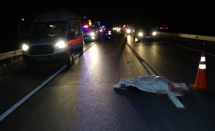 Manavgat’ta bir otomobilin çarpıp diğer aracın üzerinden geçtiği yaya hayatını kaybetti