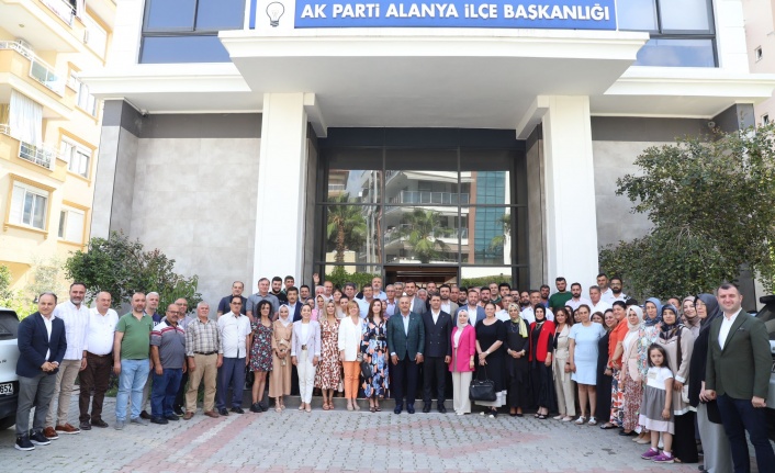 Çavuşoğlu, AK Parti Alanya İlçe Teşkilatıyla bir araya geldi