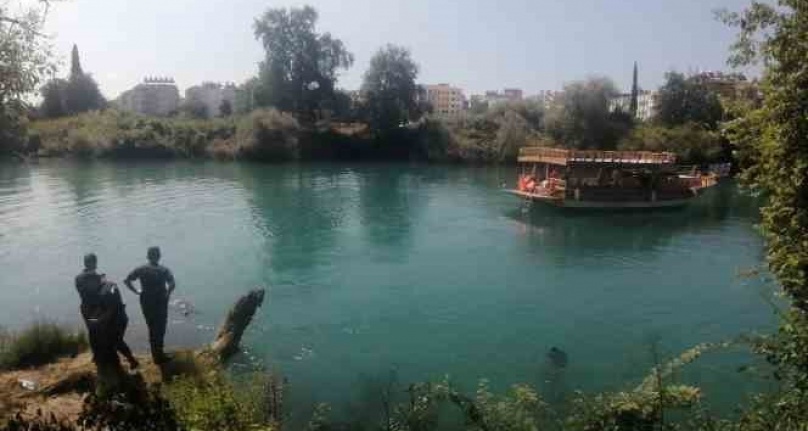 Manavgat Irmağı'nda sürüklenen kadın cesedi ekipleri harekete geçirdi