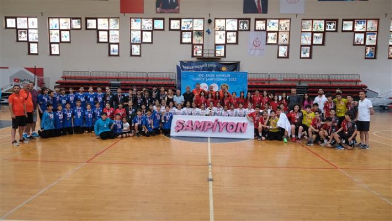 Minikler Hentbol Türkiye Şampiyonası sona erdi