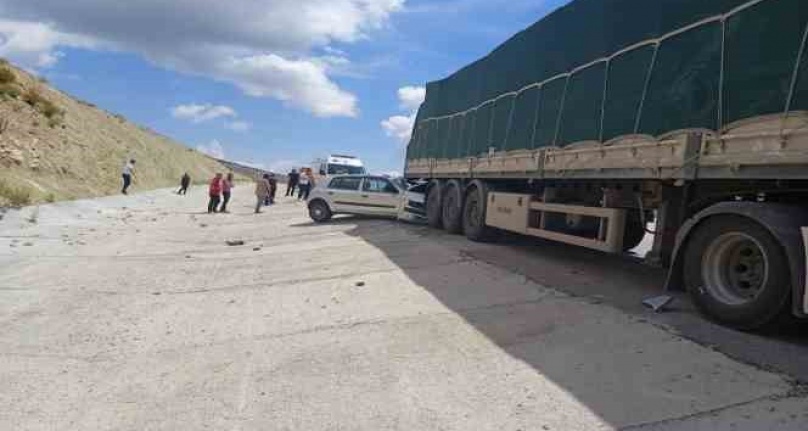 Park halindeki tıra arkadan çarpan sürücü feci şekilde can verdi