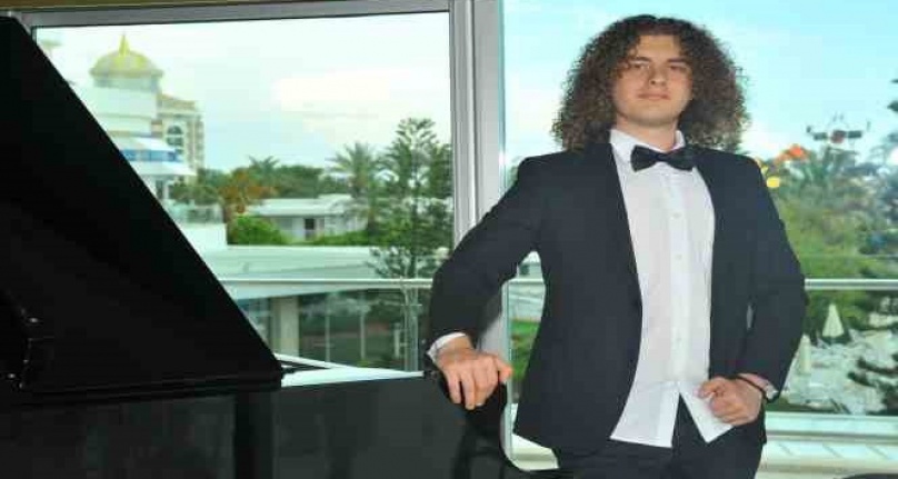 Piyano yolculuğunun ilk yılında, en zor yarışmada şampiyon oldu