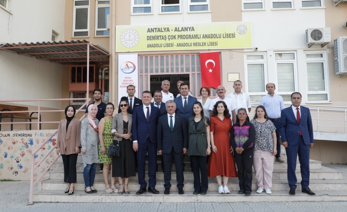 Vali Ersin Yazıcı Demirtaş'ta öğrenci ve öğretmenlerle bir araya geldi