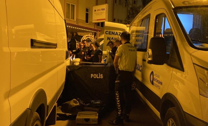 Annesini ziyaretten dönerken minibüsün altında kalan kadın hayatını kaybetti