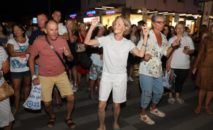 Antalya Büyükşehir Belediyesi’nin yaz etkinlikleri sürüyor