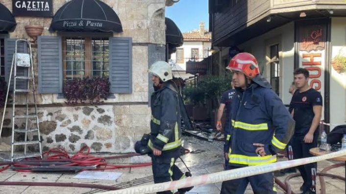 Antalya'da butik otelde yangın: 2 turist öldü, 12 yaralı