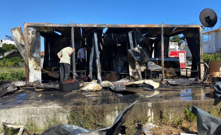 Antalya’da otel personelinin kaldığı yangında konteyner kullanılamaz hale geldi