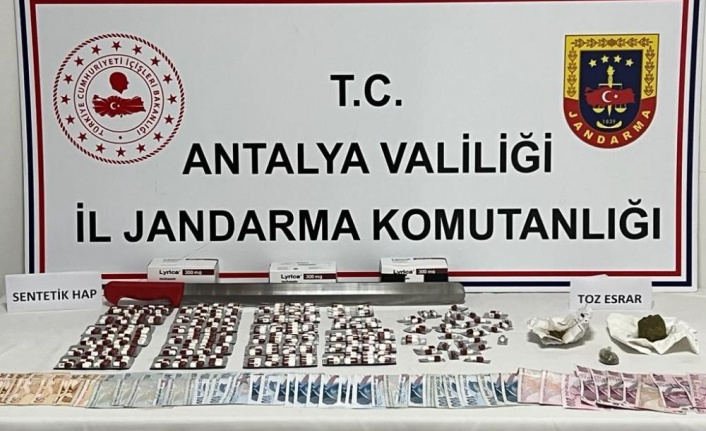 Bin 30 adet uyuşturucu sentetik hap ve 150 gram toz ele geçirildi