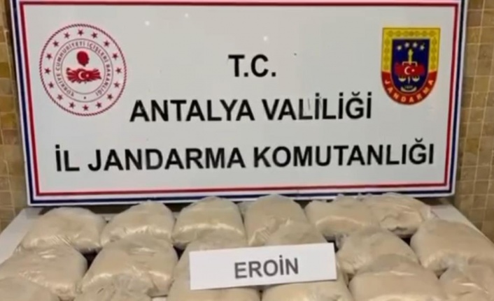 Jandarmadan 'çat' kapı uyuşturucu operasyonu: 68,2 kilogram eroin ele geçirildi