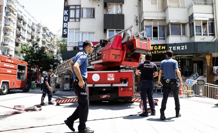 Sıcak hava dinlemediler, yangın söndürme çalışmalarını ilgiyle takip ettiler