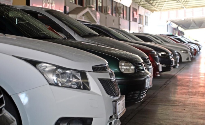 Sıfır otomobile el altından para alarak oda başkanını bile dolandırmaya çalıştılar