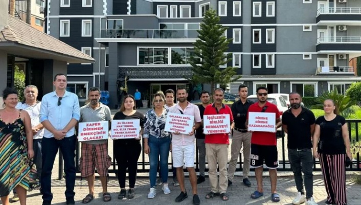 Alanya'da maaş alamayan ve işten çıkarılan otel personeli eylem yaptı