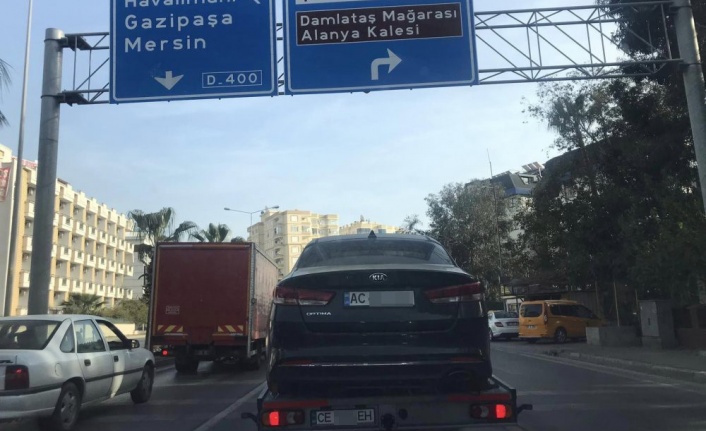 Alanya'da yerleşik bazı Rus ve Ukraynalılar yabancı plakalı araçlarıyla korsan taksicilik yapıyorlar