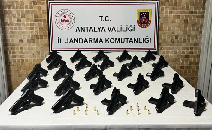 Antalya’da 25 adet ruhsatsız tabanca ele geçirildi