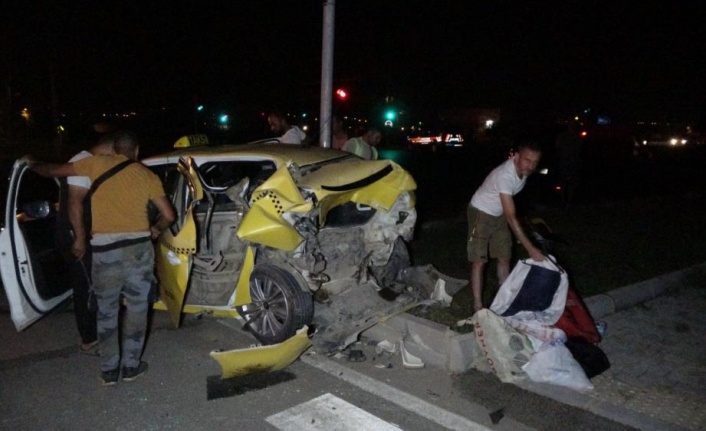 Antalya’da iki otomobil çarpıştı, 1 kişi yaralandı