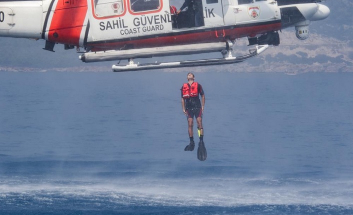 Antalya’da Sahil Güvenlik Komutanlığı ekiplerinden nefes kesen kurtarma tatbikatı