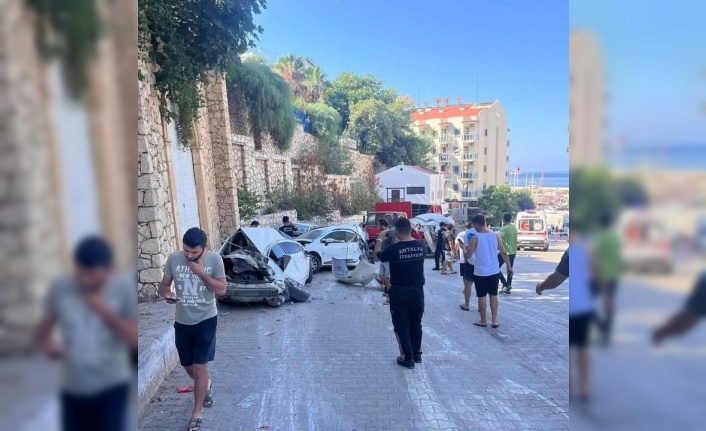 Kontrolden çıkan beton mikseri ortalığı savaş alanına çevirdi