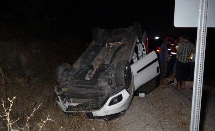 Manavgat’ta otomobil takla attı: 2 yaralı