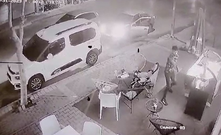 Pastanede dehşet anları: Kovaladığı kişiyi tabancayla vurarak yaraladı