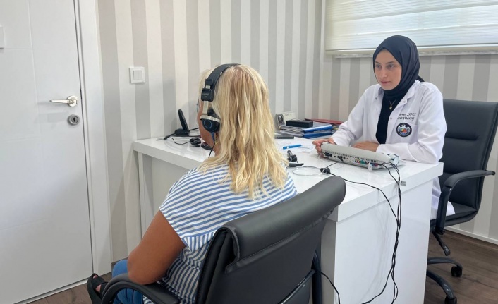Alanya Belediyesi vatandaşlara ücretsiz işitme testi hizmeti sunuyor