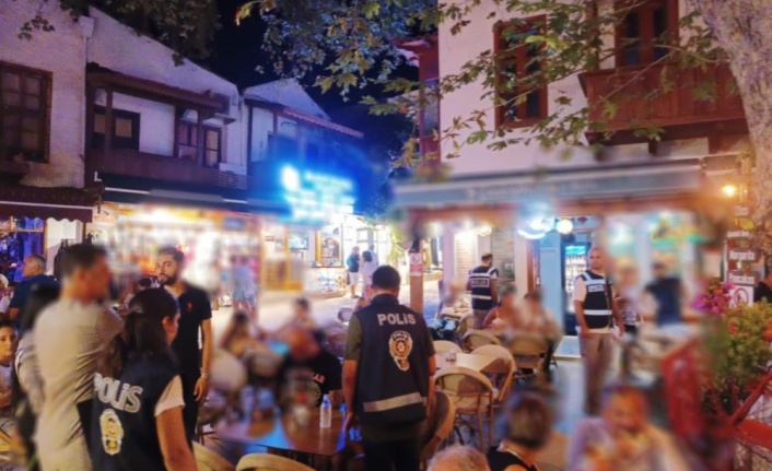 Antalya’da 101 ekip, 423 polisle ‘Huzur Antalya-12’ uygulaması