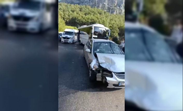 Antalya’da 12 araç birbirine girdi: 2 yaralı