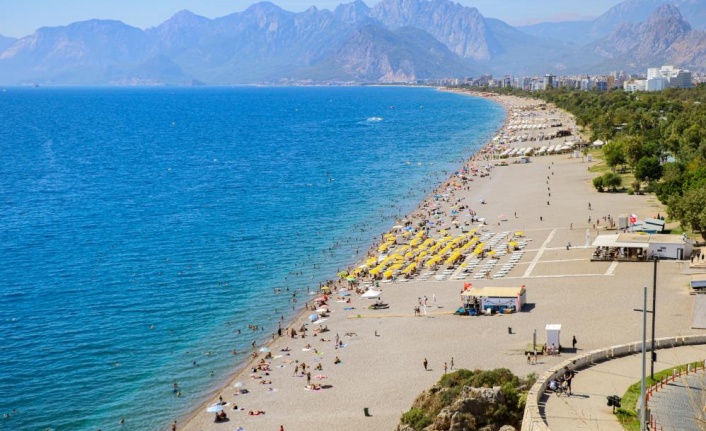 Antalya’da Eylül sıcakları: Termometreler 38 dereceyi gördü
