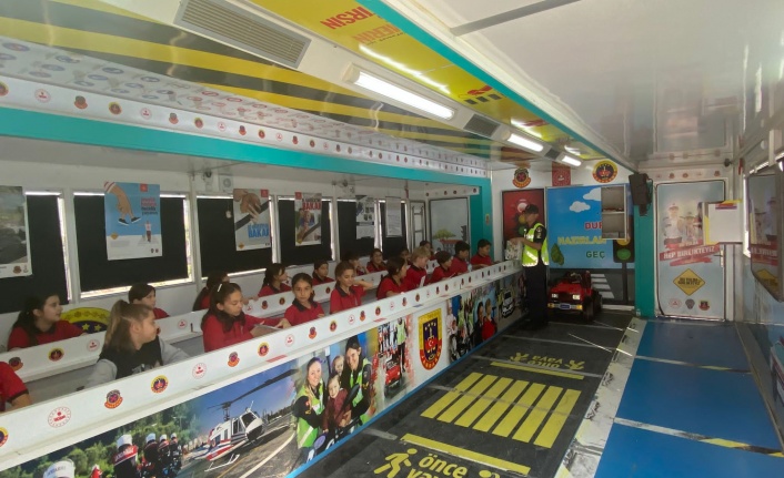 Alanya İlçe Jandarma Komutanlığı tarafından öğrencilere mobil trafik eğitimi verildi