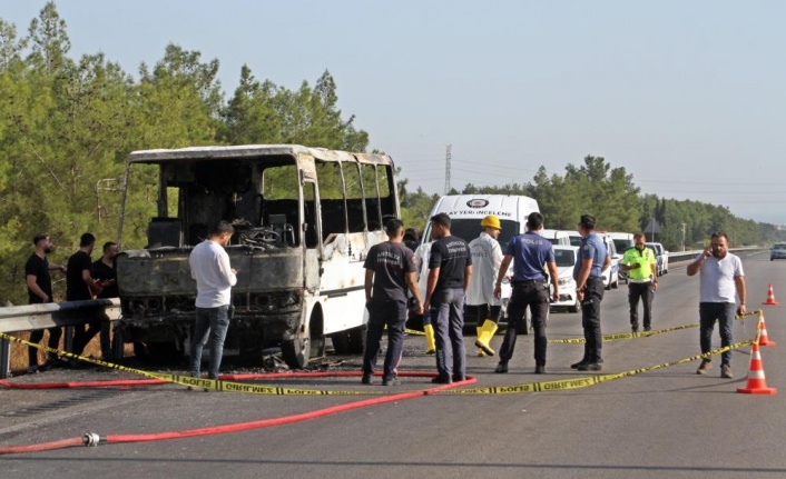 Antalya'da karavana çevrilen midibüste feci ölüm