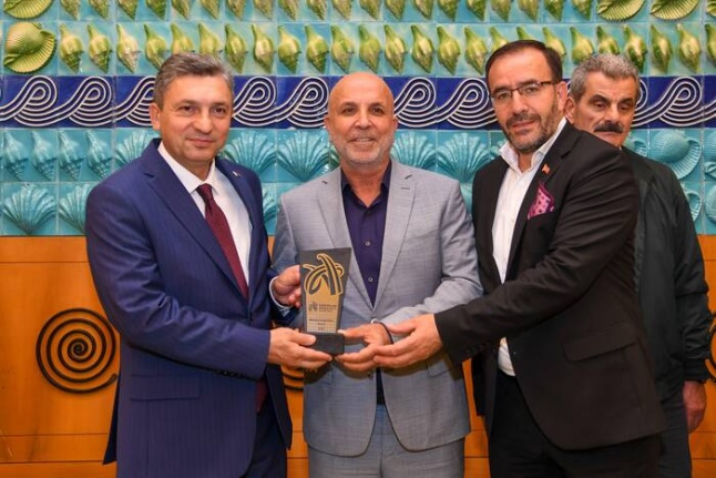 Başkan Çavuşoğlu'na başarı ödülü verildi