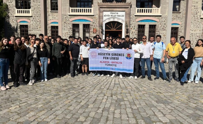 Hüseyin Girenes Fen Lisesi Öğrencileri Cumhuriyetimizin 100. yılında Atamızın huzurunda