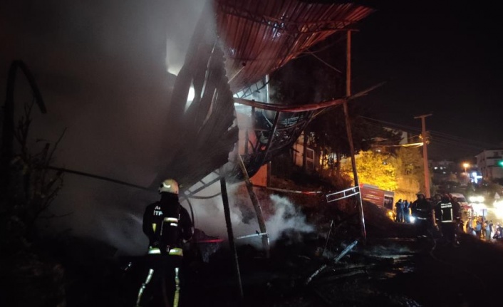 Müstakil ev alev alev yandı, patlamalar mahalleyi sokağa döktü
