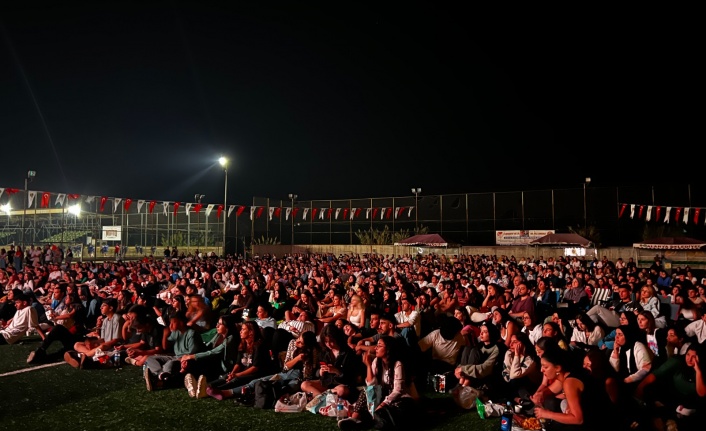 Üniversite öğrencileri Alanya Belediyesi'nin sinema gecesinde buluştu