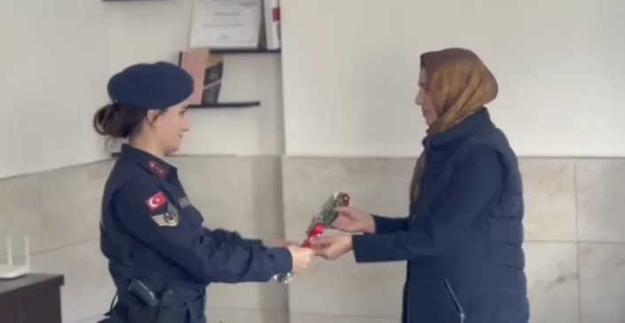 Alanya’da jandarma öğretmenleri unutmadı