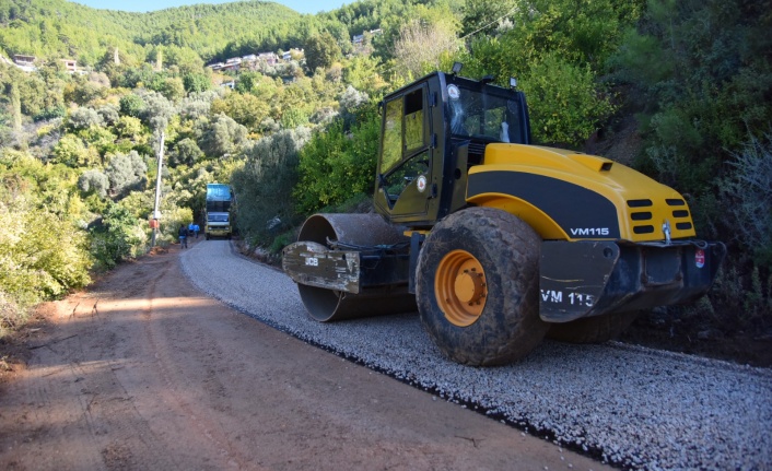 Asfalt çalışmaları hız kesmeden devam ediyor