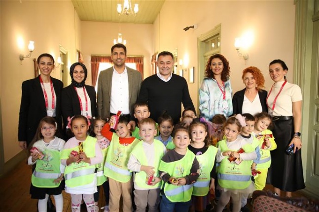 Dünya Çocuk Hakları Günü'nde Başkan Yücel'e miniklerden teşekkür ziyareti