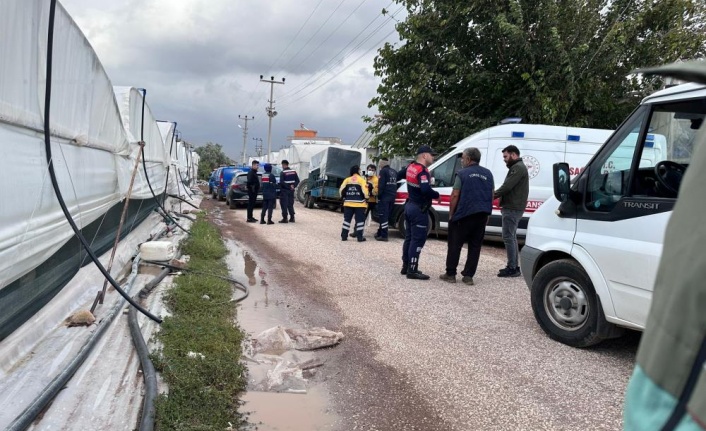 Tüfekle oynayan oğlu tarafından vurularak hayatını kaybetti